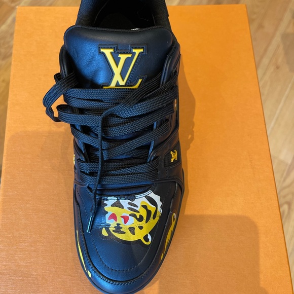 LOUIS VUITTON NIGO LOW TOP BLACK LEATHER SNEAKERS LV TRAINER - Picture 2 of 2